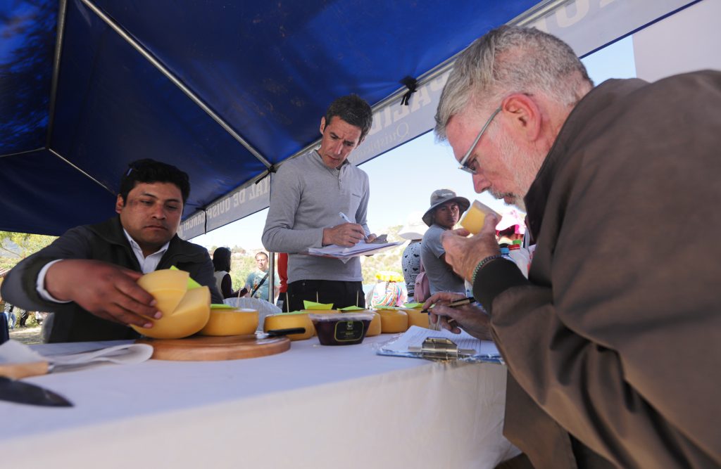 Queso de Ocongate de la provincia cusqueña de Quispicanchi evaluado por un jurado nacional e internacional 