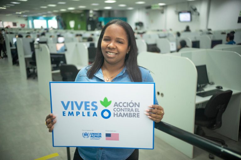 Yuleidi mujer venezolana beneficiaria del programa Vives Emplea