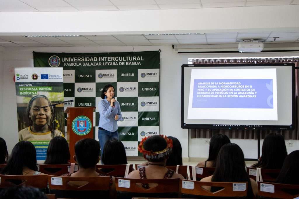 Socióloga Aymara León Cépeda, encargada de la realización y presentación del estudio